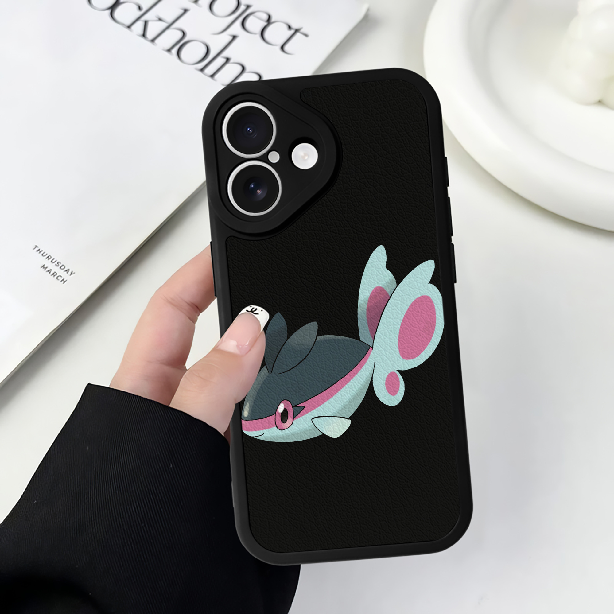（画像用） ポケットモンスター Pokémon 【iPhone 16シリーズ対応】シリコンスマホケース（レザー調） 材質：シリコン